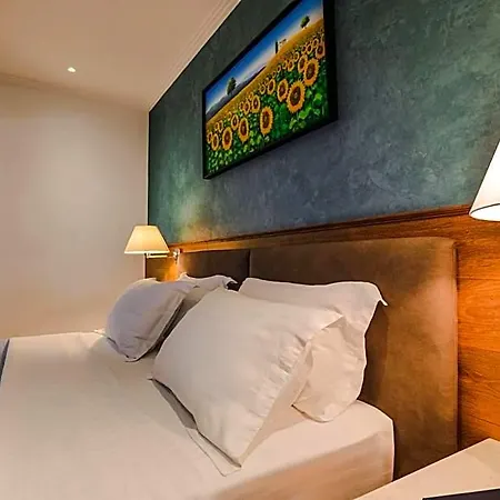 Otel Butrinti, Affiliated By Melia Saranda