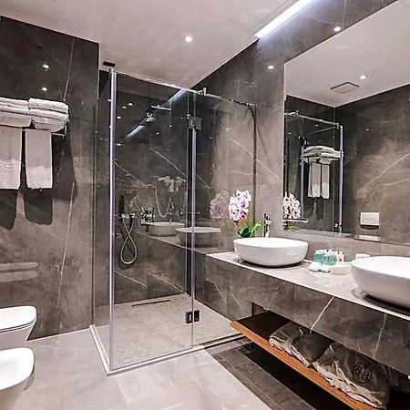 Otel Butrinti, Affiliated By Melia 5*