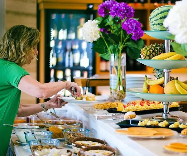 Szálloda Butrinti, Affiliated By Melia 5*